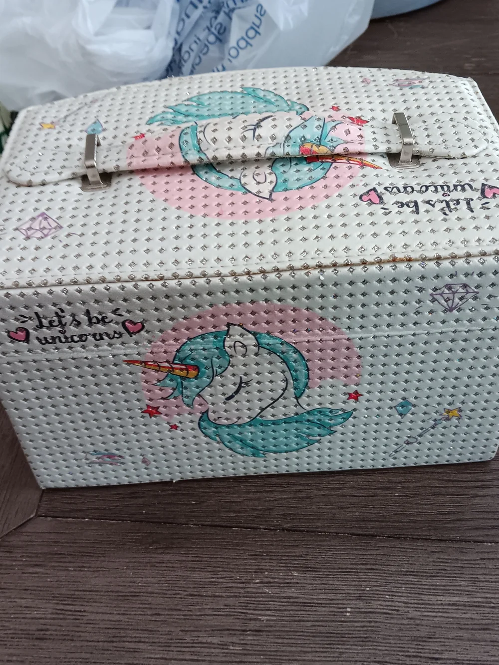 Unicorn Embossed White Girls' Jewelry Box Inclydes Various Jewelry Items